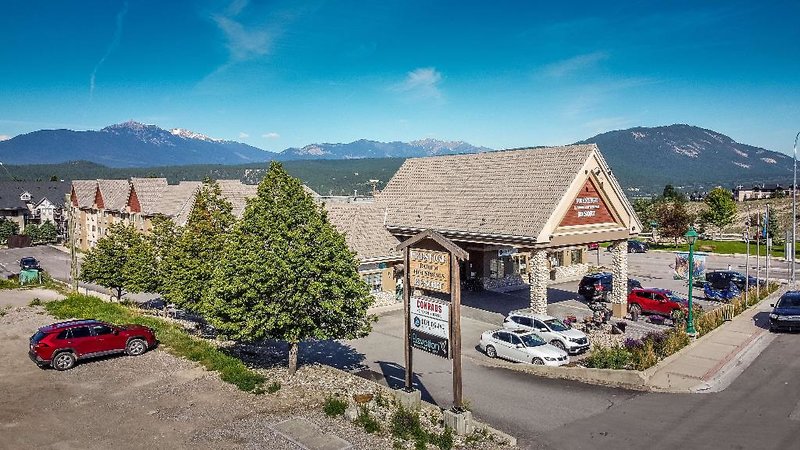 Prestige Radium Hot Springs